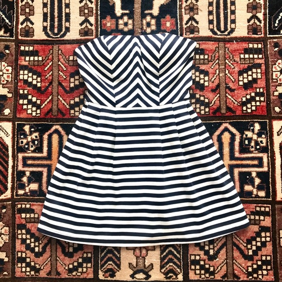 Forever 21 Dresses & Skirts - Strapless dress
